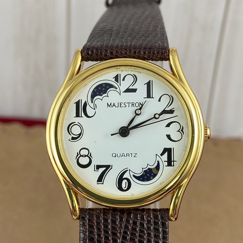 Vintage Majestron Moon Phase Gold Watch Day Night Rotating Windows